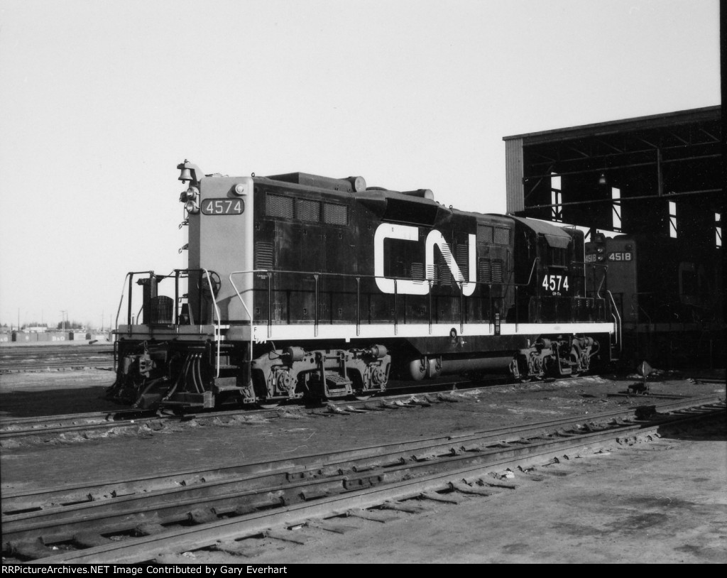 CN GP9 #4574